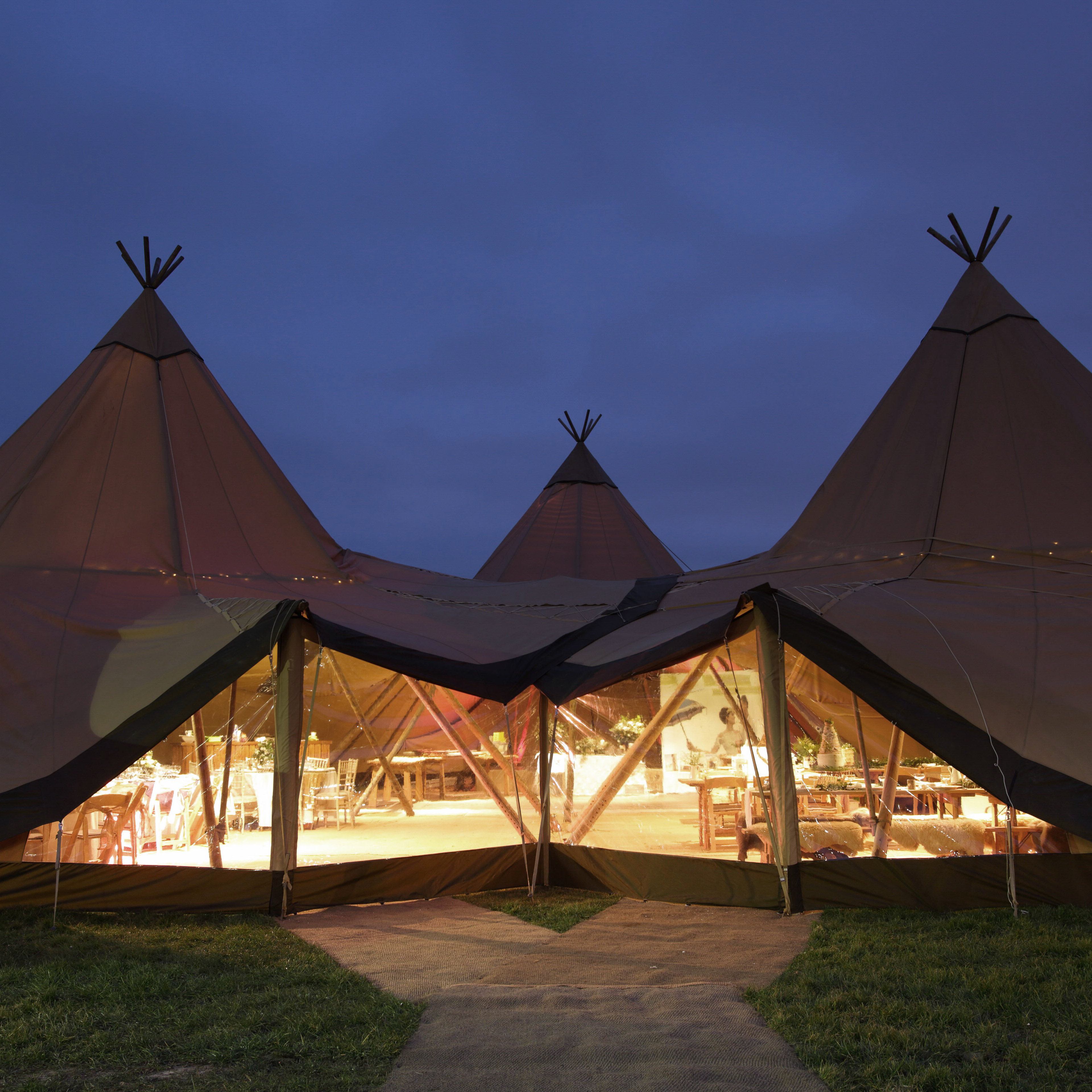 Tipi central window wall
