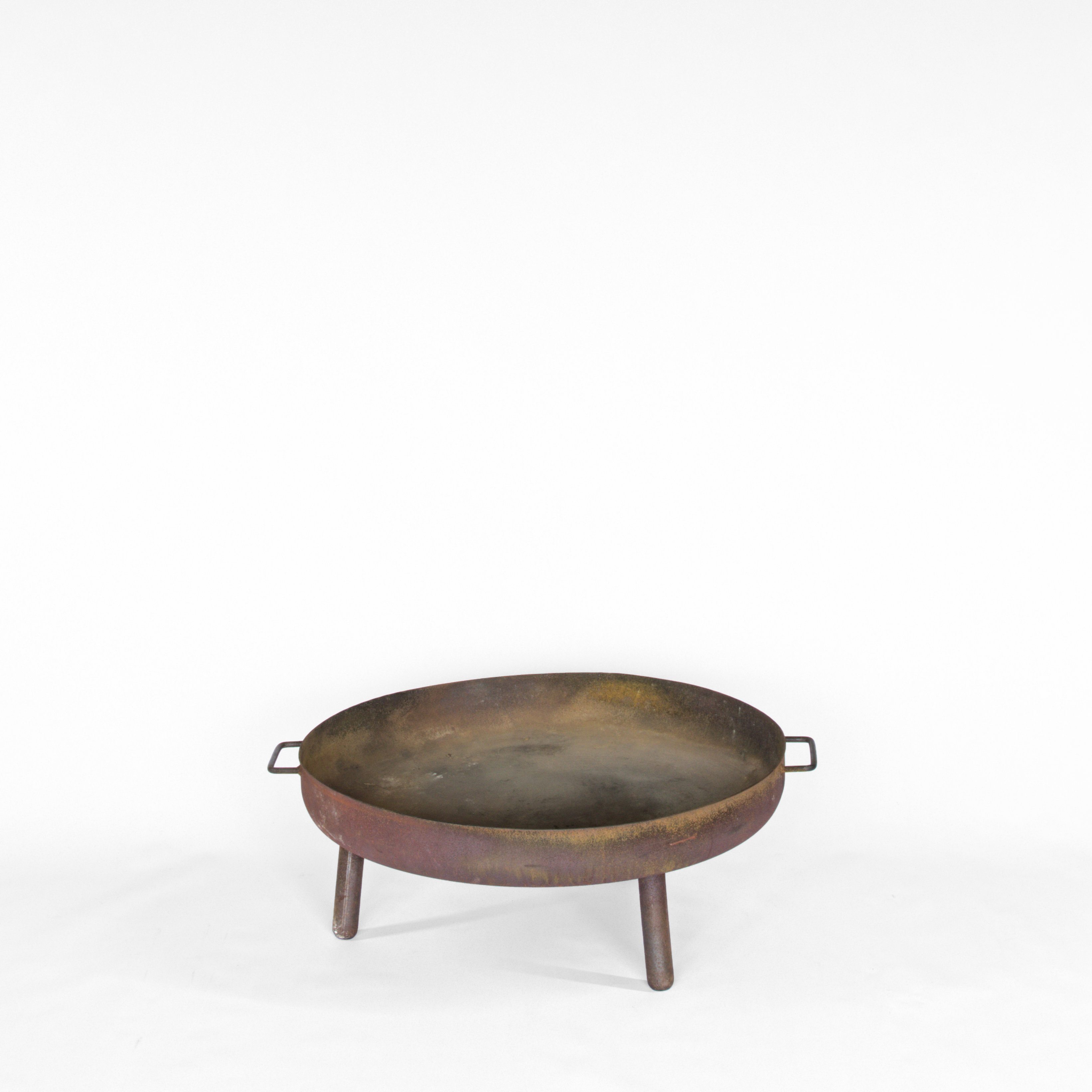 Outdoor fire pit