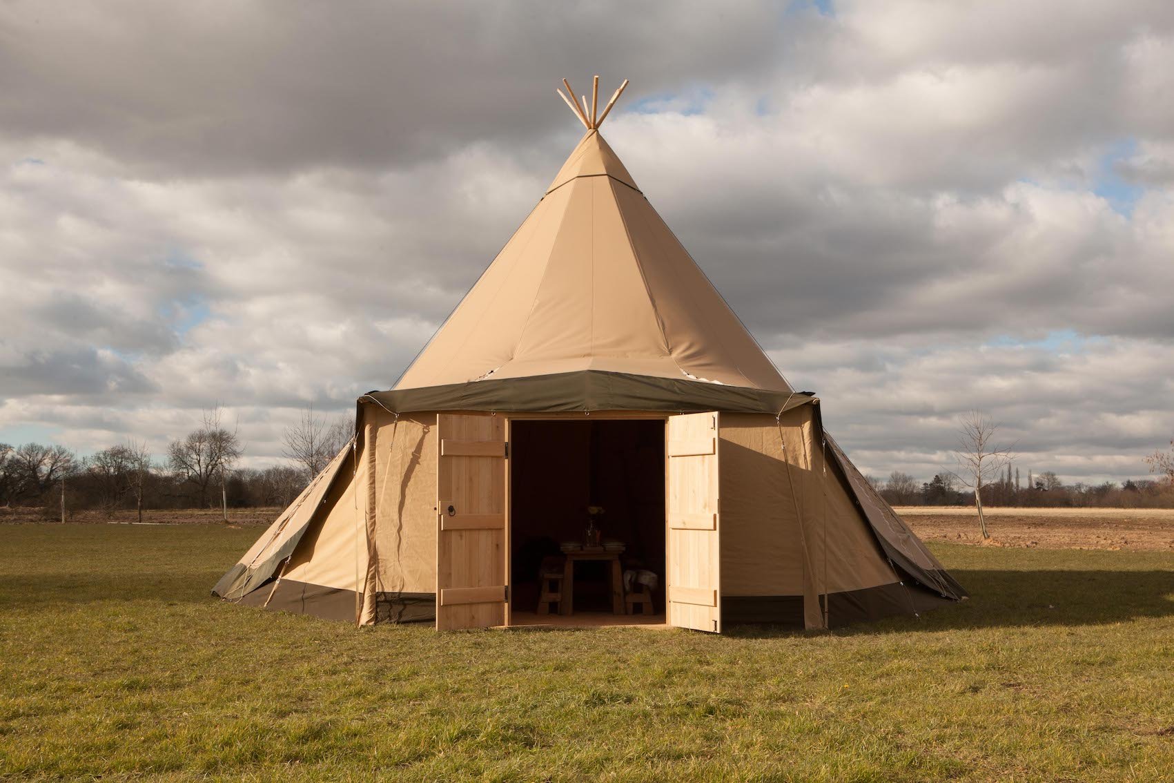 Tipi with doors