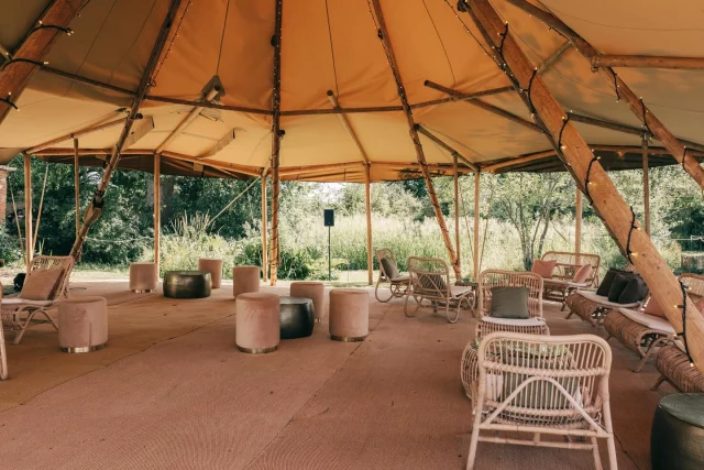 One tipi can completely transform a garden. With the sides up, it becomes an open, relaxed space that blends into its surroundings so well… giving just the right amount of shelter without taking over.

Get in touch if you’re planning something at home next summer 🍹 

#tipihire #buffalotipi #teepee #wiltshire #party #teepeehire #bathuk
