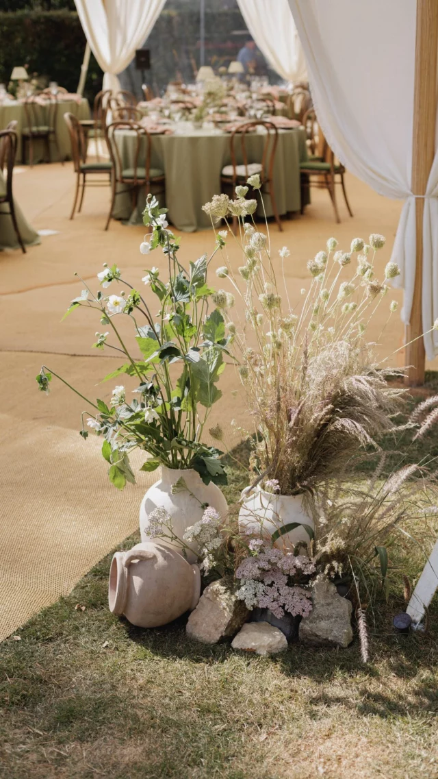 Need some inspo for your garden party wedding? We’ve got you 🤝 

#weddinginspo #2027bride #wedding #gardenpartywedding